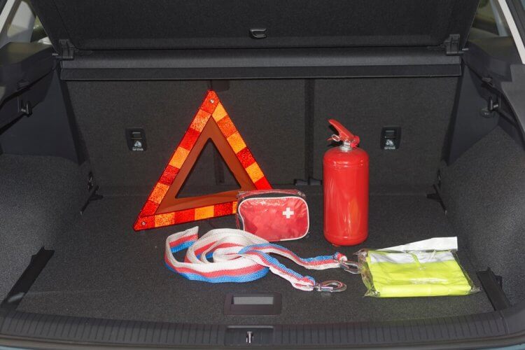 que incluye el kit de emergencia de un auto en usa