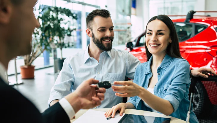 Cómo hacer el registro de carros en DMV.