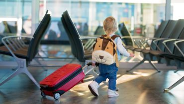 Con cuantos meses puede viajar un bebe en avion