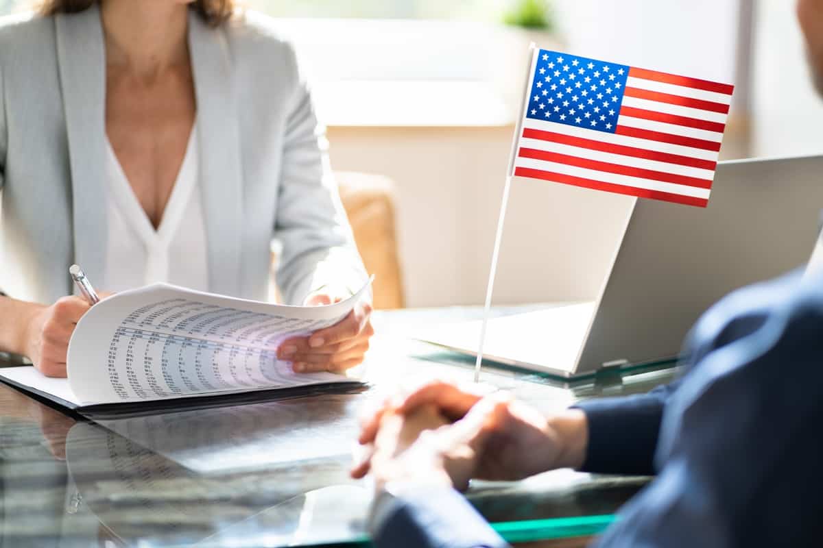 Ayuda para inmigrantes y programas de asistencia en USA Freeway Seguros Blog