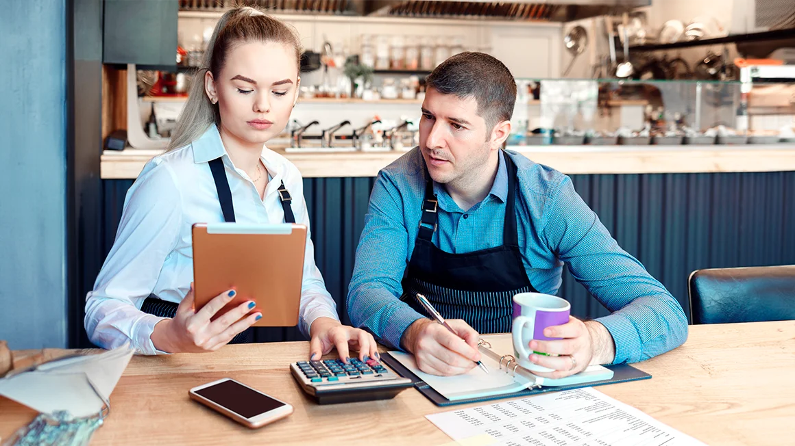 ¿Cómo hacer mis taxes si trabajo por cuenta propia? - Freeway Seguros Blog