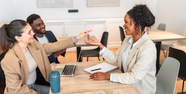 Garantía de hogar vs. seguro de hogar: ¿Cuál necesitas en 2026?