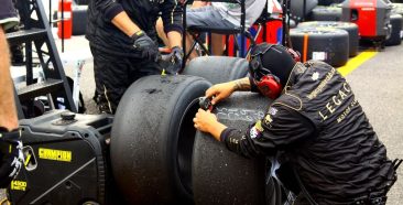 Estrategias clave en NASCAR: paradas en pits, combustible y trabajo en equipo 
