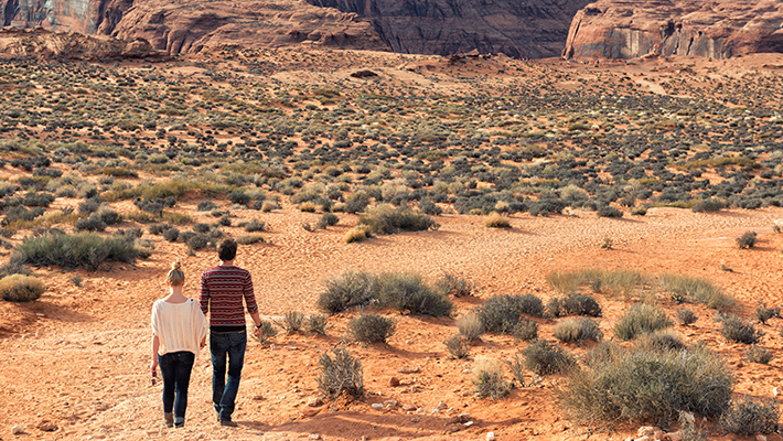 pareja-paseo-death-valley-california