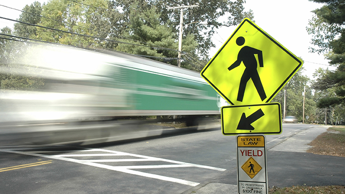 seguridad-vial-para-peatones-conductores-ciclistas-señal-de-transito