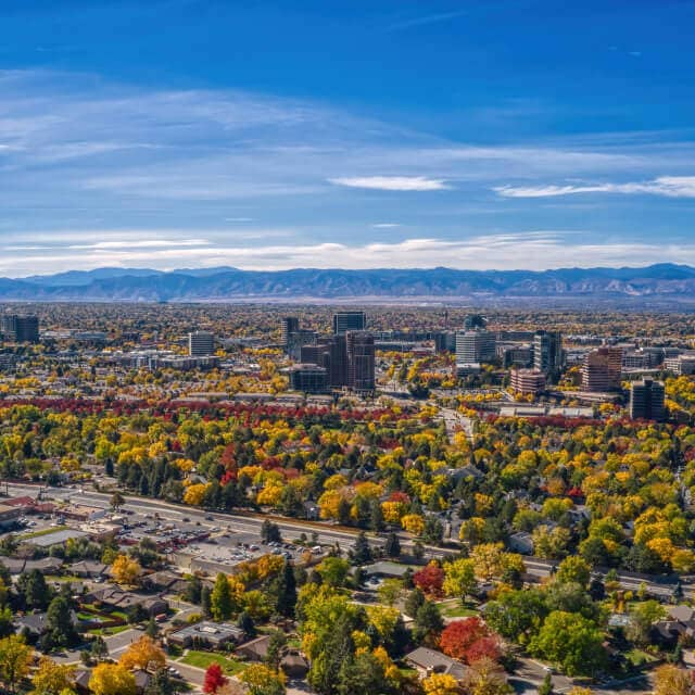 Vista aérea de Aurora, Colorado en otoño