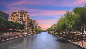 Orilla del río en Scottsdale, Arizona