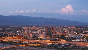 Atardecer del paisaje de la ciudad de Tucson, Arizona