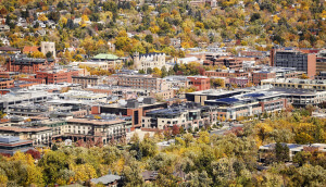 Vista panorámica de Boulder, Colorado en otoño