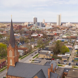 Vista aérea del centro de la ciudad de Fort Wayne, Indiana