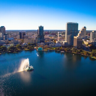 Vista desde arriba del lago Eola, en Orlando, Florida