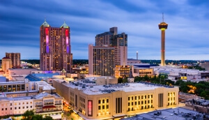 Horizonte de edificios en San Antonio, Texas