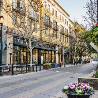 Calle vacía en el distrito comercial de San José