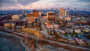 Vista aérea de un atardecer en Anchorage, Alaska