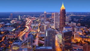 Vista panorámica del centro de Atlanta de noche