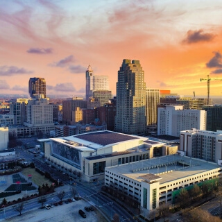 Vista aérea del centro de Raleigh, Carolina del Norte