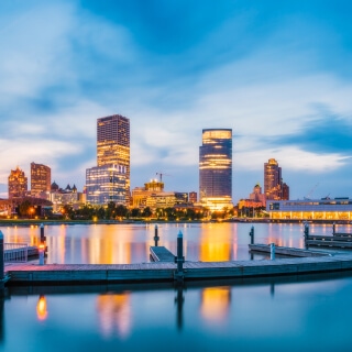 Panorama de Milwaukee, Wisconsin desde el lago Michigan