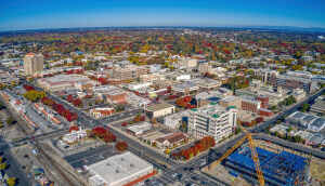 Vista aérea del centro de Modesto, California.