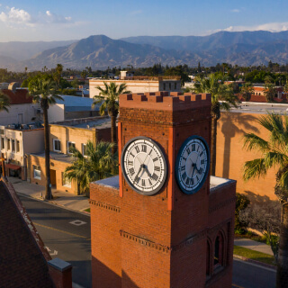 Vista aérea del centro de San Bernardino, California