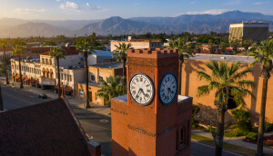 Vista aérea del centro de San Bernardino, California