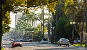 Calle en zona residencial de Santa Ana, California