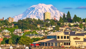 Paisaje de Tacoma, Washington, con el monte Rainier a la distancia