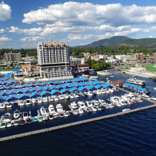 Vista al lago de Coeur d'Alene en Idaho