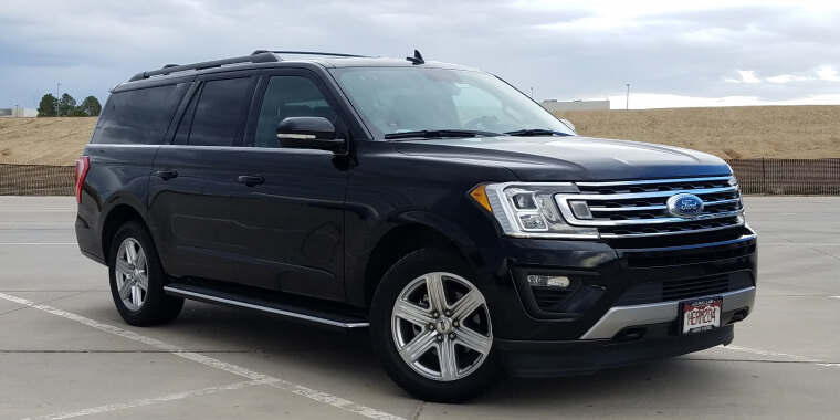 Ford Expedition en un estacionamiento de USA