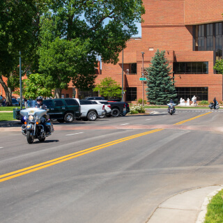 Calle en el centro de Greeley, Colorado