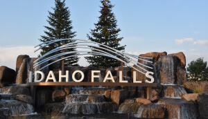 Hermosa cascada en la ciudad de Idaho Falls, Idaho