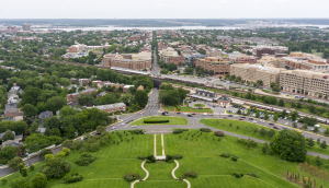 Vista desde las alturas al horizonte de Alexandria, Virginia.