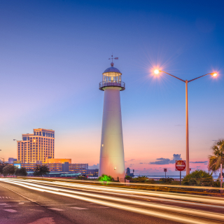 Vista al hermoso faro de Biloxi en Misisipi, Estados Unidos, durante el atardecer.