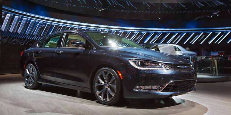 Chrysler 200 en exhibición en el Salón del Automóvil Internacional de Norteamérica.