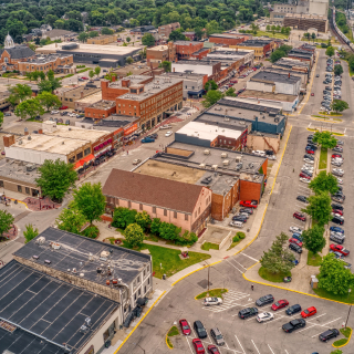 Vista aérea a la ciudad de Ames, Iowa, durante el día