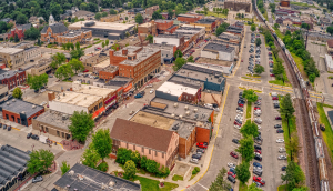 Vista aérea a la ciudad de Ames, Iowa, durante el día