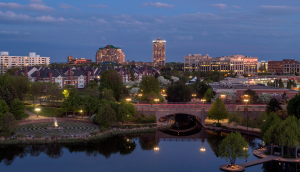 Vista al atardecer de la ciudad de Bloomington en Minnesota