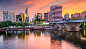 Horizonte de Hartford al atardecer en Connecticut.