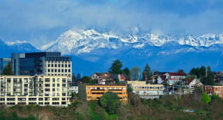 Centro de la ciudad de Bremerton, Washington, durante el día