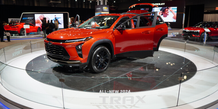 Chevrolet Trax con las puertas abiertas en la Feria Internacional del Automóvil de Nueva York