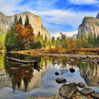 El Capitán y el Río Merced en otoño, California-EE.UU.