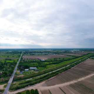 Vista aérea de la ciudad de Edinburg, Texas, durante un día soleado