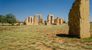 Réplica de Stonehenge en la Universidad de Texas en Odessa – Seguro de auto barato en Odessa, Texas.