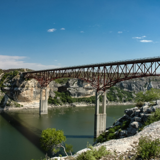 El puente de la US-90 sobre el río Pecos, en el sur de Texas.