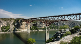 El puente de la US-90 sobre el río Pecos, en el sur de Texas.