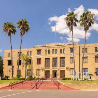 El Palacio de Justicia del Condado de Starr – Seguro de auto barato en Rio Grande City, Texas.