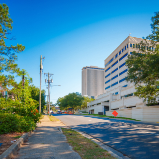 Calle en el centro de Tallahassee, Florida
