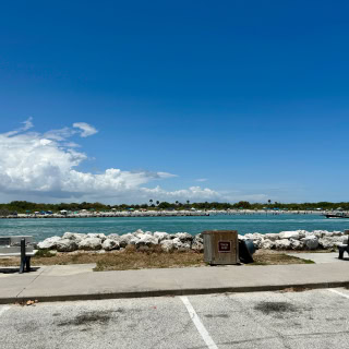 La ensenada de Sebastian Inlet, Florida en una ajetreada mañana de domingo - Sebastian, seguro de auto barato en Florida.