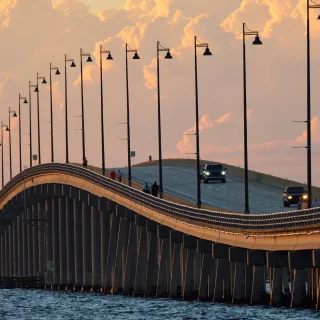 Puente Barron Collier y puente Gilchrist en Florida que conecta Punta Gorda y Port Charlotte sobre el río Peace - Seguro de auto barato en Punta Gorda, Florida