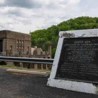 Presa de hormigón de Dover, Ohio - Dover, seguro de auto barato en Ohio.
