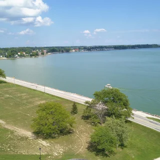 Vista aérea del lago St. Mary, justo al lado de Celina, Ohio - Celina, seguro de auto barato en Ohio.
